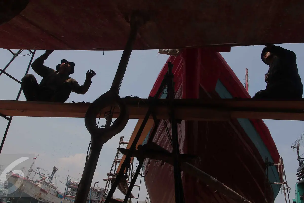 20151109-Perawatan Kapal-Muara Angke-Jakarta-Angga Yuniar