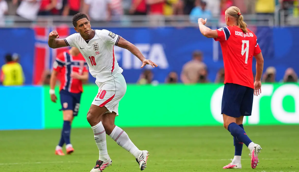 Pemain Inggris Jude Bellingham merayakan gol pembuka timnya melawan Norwegia selama pertandingan perempat final Piala Dunia sepak bola di Miami Gardens, Florida, Sabtu, 11 Juli 2026. (AP Photo/Julio Cortez)