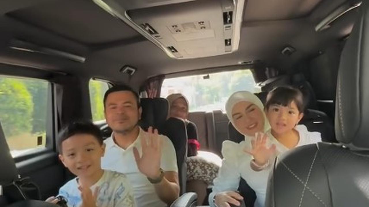 7 Potret Amala Anak Irish Bella Tampil di Acara Sekolah Pertama Kali, Didampingi Haldy Sabri