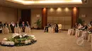 Suasana pertemuan delegasi Organisasi Konferensi Islam (OKI) dengan Presiden Joko Widodo dan Wapres Jusuf Kalla saat KAA ke-60 di Jakarta, Rabu (22/4/2015). Jokowi mengusulkan pembentukan gugus tugas negara-negara Islam. (Liputan6.com/Herman Zakharia)