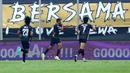 <p>Pemain Dewa United, Alex Martins Ferreira (tengah) melakukan selebrasi setelah mencetak gol ke gawang Arema FC pada laga pekan pertama BRI Liga 1 2023/2024 antara Dewa United melawan Arema FC di Stadion Indomilk, Tangerang, Minggu (02/07/2023). (Bola.com/Bagaskara Lazuardi)</p>