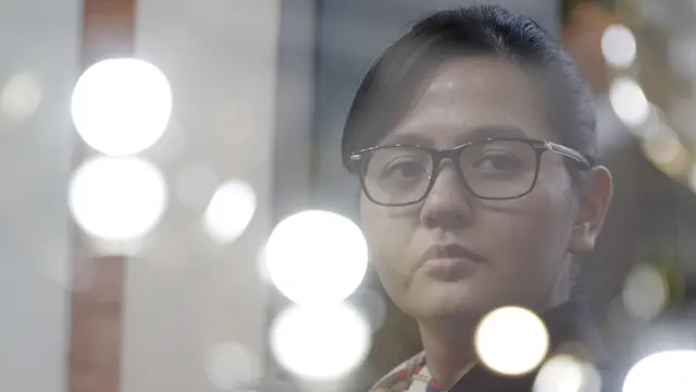 Sekjen PSSI, Ratu Tisha, saat mengunjungi Kantor Redaksi KLY. (Bola.com/Yoppy Renato)