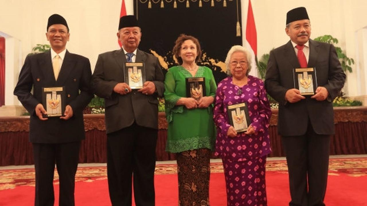 Jokowi anugerahkan gelar pahlawan nasional kepada lima tokoh berjasa
