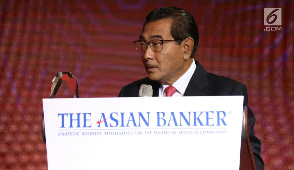 Dirut PT BRI (Persero) Tbk Suprajarto memberi sambutan usai meraih penghargaan The Asian Banker di Bangkok (29/5/2019). Terpilihnya Suprajarto tak lepas dari kepemimpinan yang kuat dan berkelanjutan baik level nasional maupun regional asia pasifik. (Liputan6.com/Pool/Humas BRI)