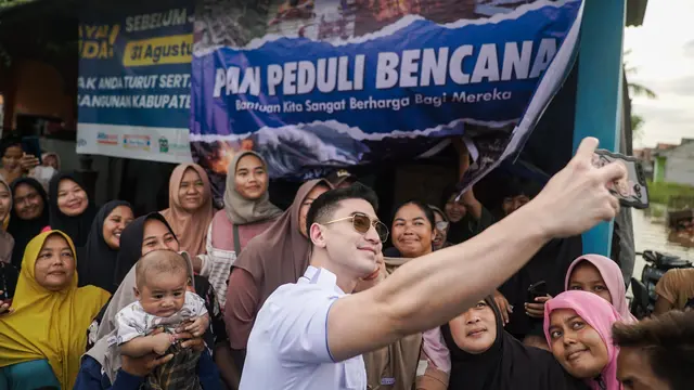 Verrell Bramasta mengunjungi korban banjir Bekasi di Babelan. (Istimewa)