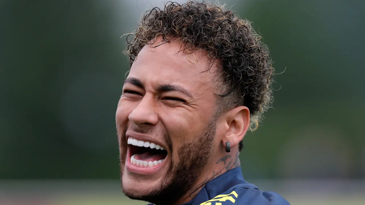 Tingkah Usil Neymar saat Sesi Latihan Bersama Timnas Brasil