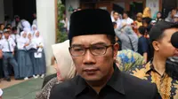 Wali Kota Bandung Ridwan Kamil bakal meningkatkan pengamanan sejumlah tempat dengan melibatkan linmas dan Satpol PP. (Liputan6.com/Kukuh Saokani)