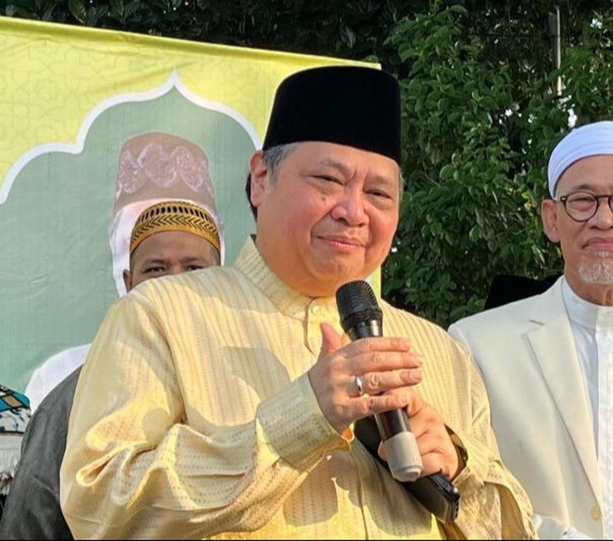 "Ya silahkan saja tapi-kan namanya ilegal tidak sesuai dengan aturannya ya ditindak saja," ungkap Airlangga kepada media di Jakarta, Selasa (9/7).