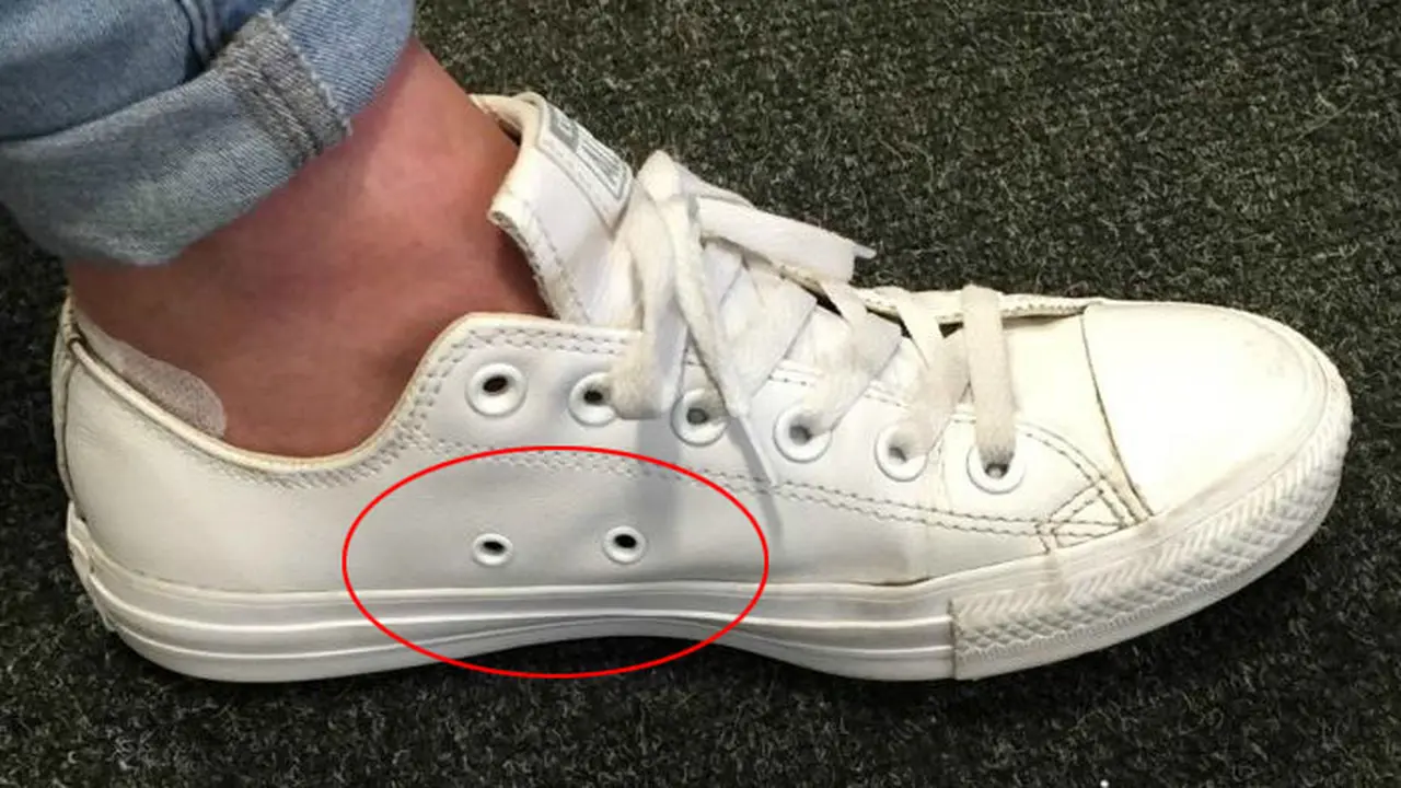 Ini Fungsi Dua Lubang di Sisi Sepatu Anda