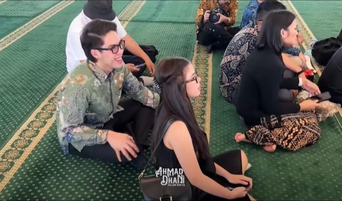 Kedekatan anak-anak selebriti ini memang terjalin begitu akrab. Baik di acara keluarga maupun di media sosial, mereka sering membagikan momen-momen kebersamaan yang penuh keceriaan dan kehangatan.