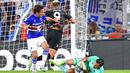 Penjaga gawang Sampdoria Emil Audero menangkap bola saat melawan AC Milan pada pertandingan sepak bola Serie A Liga Italia di Genova, Italia, 10 September 2022. AC Milan menang dengan skor 2-1 atas Sampdoria. (Tano Pecoraro/LaPresse via AP)