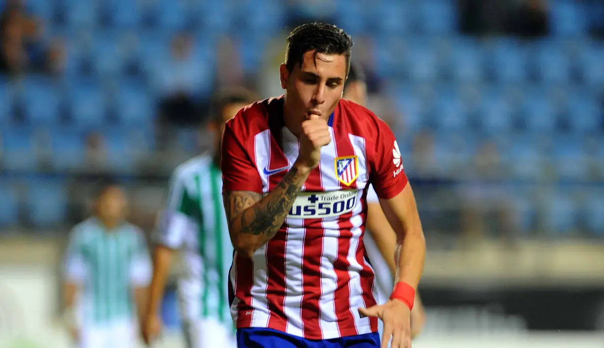Pemain Atletico Madrid, Jose Maria Gimenez mencetak satu gol saat Atletico Madrid menang telak atas SD Eibar pada lanjutan La Liga Spanyol pekan ke-23. (AFP/Cristina Quicler)