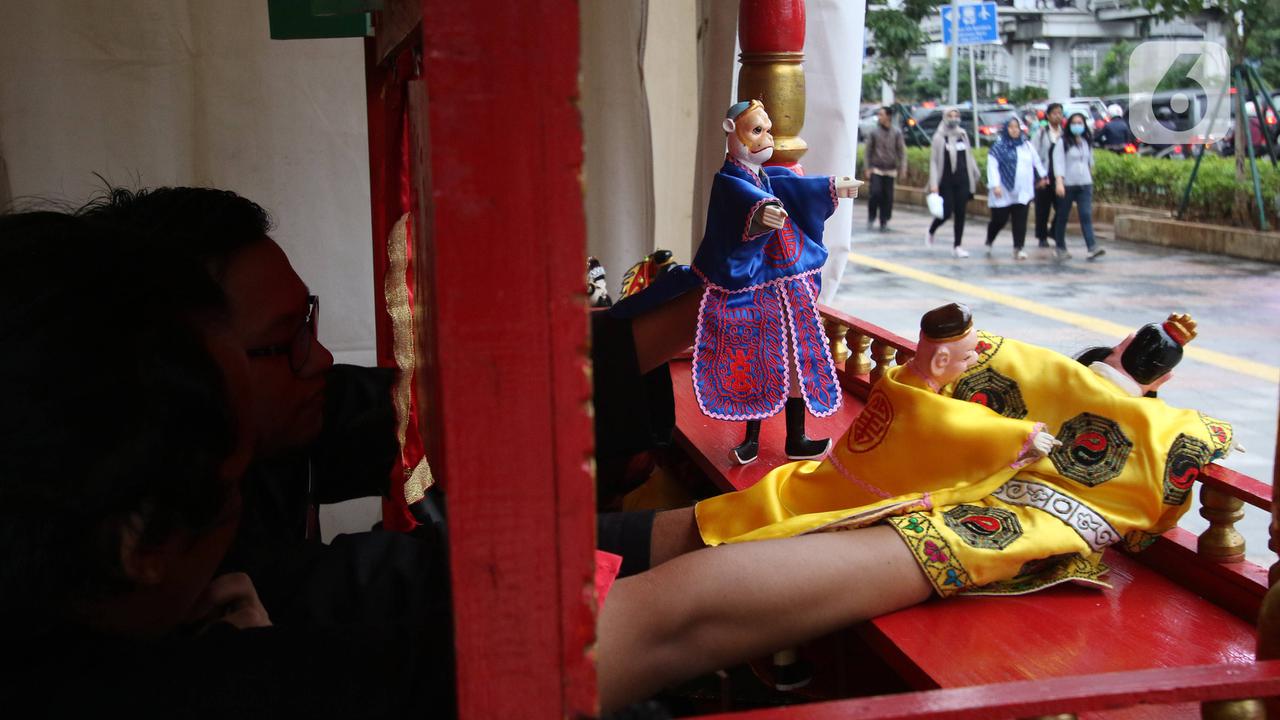 Melihat Pertunjukan Wayang Potehi di Dukuh Atas