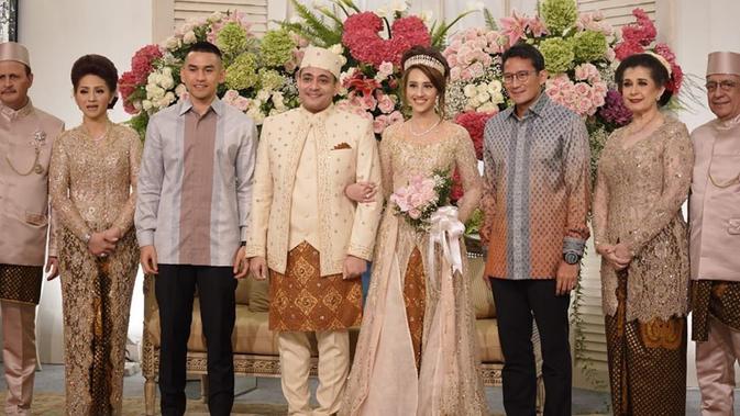 Sandiaga Uno saat hadir di pernikahan Tsamara Amany dan Ismail Fajrie. (dok. Instagram @sandiuno/https://www.instagram.com/p/B3zbll2hWHh/Putu Elmira)