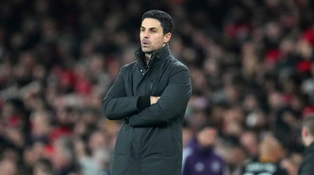 Manajer Arsenal, Mikel Arteta, berdiri di tepi lapangan saat pertandingan Liga Inggris melawan Manchester United di Emirates Stadium, Minggu (25/1/2026). (AP Photo/Kirsty Wigglesworth)