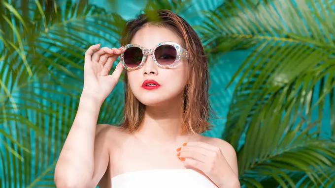 cantik percaya diri serius