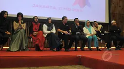 Para mentor Puteri Muslimah Indonesia 2015 saat mengikuti konferensi pers terkait pelaksanaan acara Puteri Muslimah Indonesia 2015, Jakarta, Senin (11/5/2015). (Liputan6.com/Herman Zakharia)