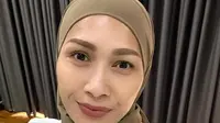 Tata Janeeta Kenang Perjalanan Berhijab, Tadinya Rocker Sekarang Kalem