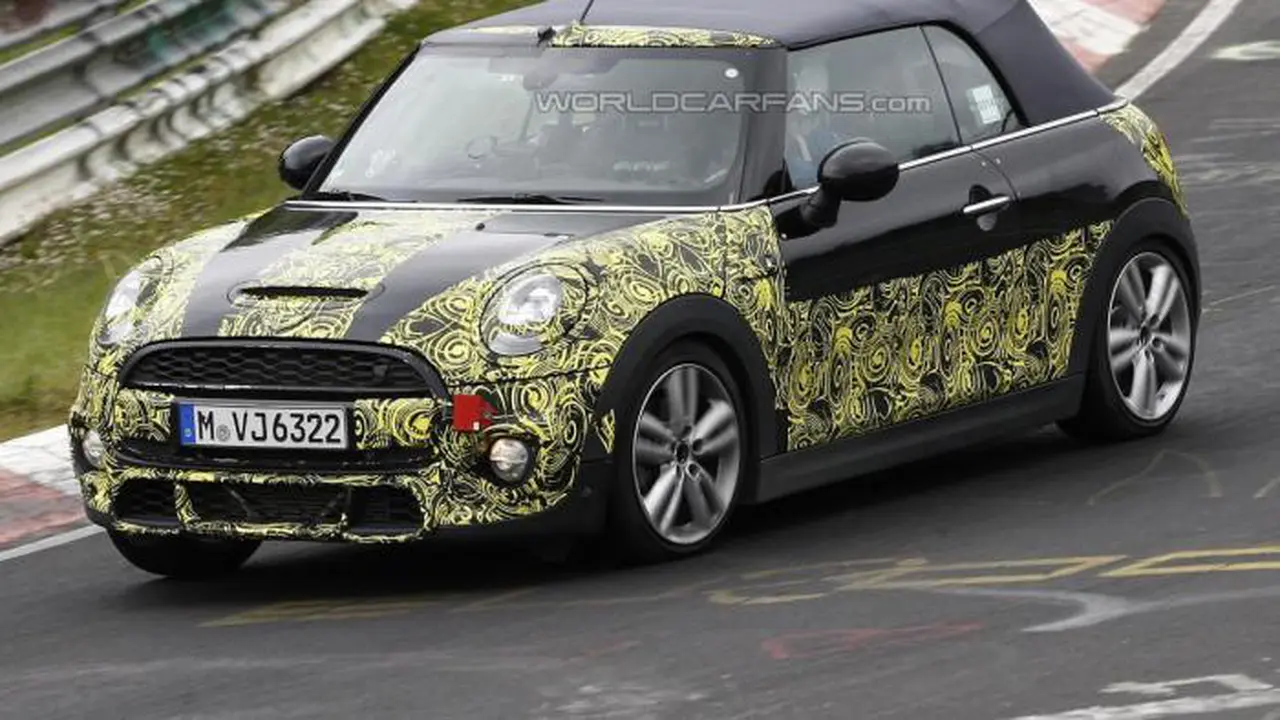 MINI Cooper S Atap Terbuka Gentayangan di Nurburgring 