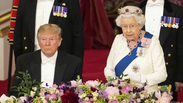 Ratu Elizabeth dalam kunjungan Donald Trump ke Inggris. (Dominic Lipinski/Pool Photo via AP)