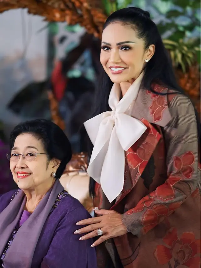 Megawati dan Krisdayanti. (Foto: Dok. Instagram @krisdayantilemos)