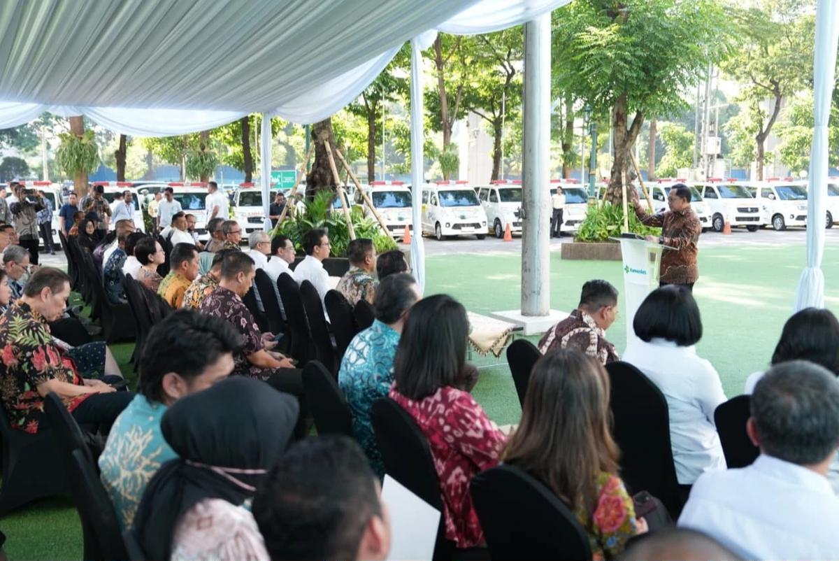 Mendagri Tito Karnavian dalam acara penyerahan bantuan ambulans kepada daerah terdampak bencana