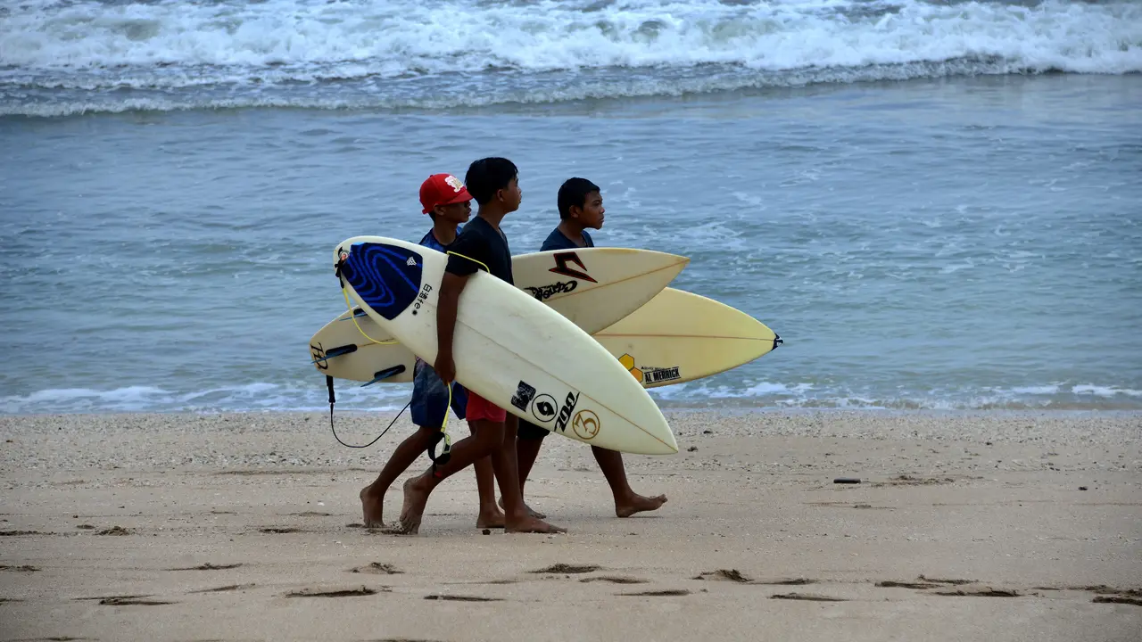 Pantai Kuta Bali Bersiap Sambut Turis Asing
