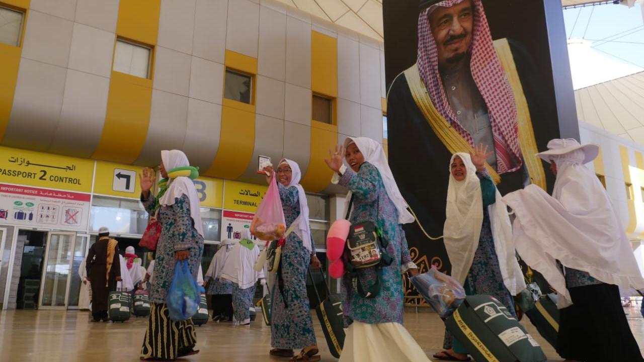 Keras, DPR Sentil Garuda Indonesia soal Pengadaan Koper Haji dan Umrah