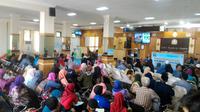 Calon jamaah haji mengantre pembuatan paspor di Kantor Imigrasi Cilacap, Jawa Tengah, 2017 lalu. (Foto: Liputan6.com/Muhamad Ridlo)