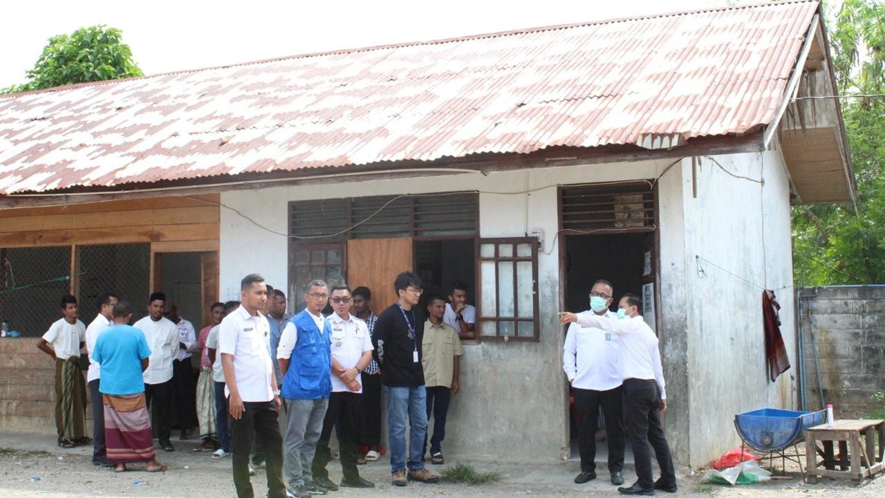 Renovasi Restoran Tanpa Izin Tinggal Sah, Delapan WNA China di Surabaya Dideportasi