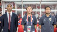 Pelatih Timnas Indonesia, Patrick Kluivert, dan dua asistennya, Alex Pastoor serta Denny Landzaat, memimpin timnya menghadapi Timnas Bahrain pada laga kedelapan putaran ketiga Grup C kualifikasi Piala Dunia 2026 di Stadion Utama Gelora Bung Karno, Jakarta, Selasa (25/3/2025) dini hari WIB. (Bola.com/Bagaskara Lazuardi)