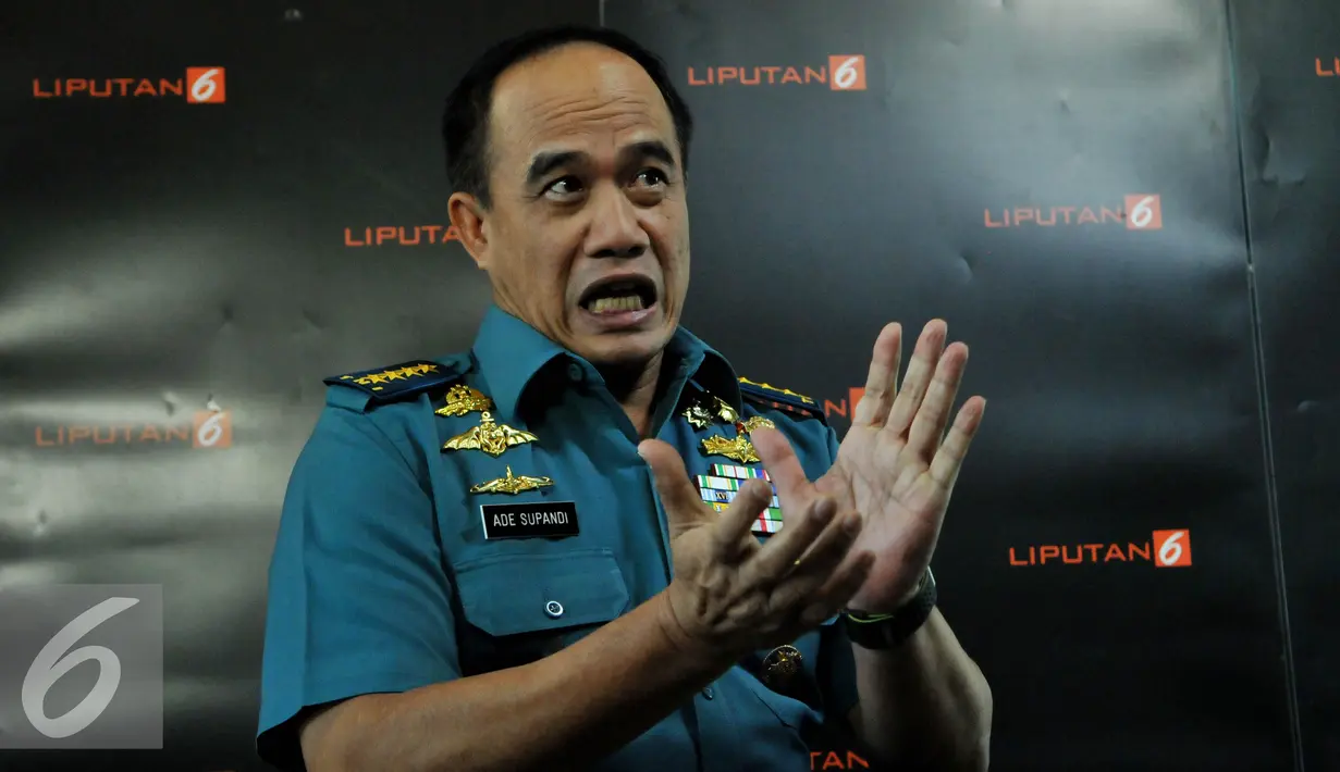 KSAL Laksamana TNI Ade Supandi saat melakukan kunjungan ke  SCTV Tower, Jakarta, Selasa (7/7/2015).  Kunjungan KASAL untuk koordinasi Program Save Our Littoral Life serta Sail Tomini 2015. (Liputan6.com/Andrian M Tunay)