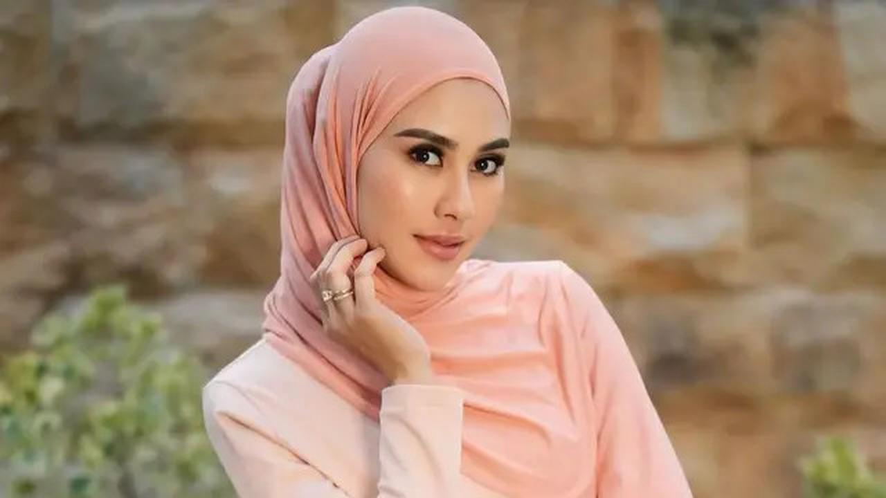 Syahnaz Sadiqah Memutuskan Berhijab, Terinspirasi dari Pengalaman di Tanah Suci