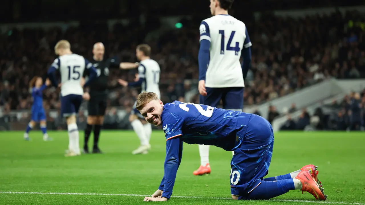 Foto: Ekspresi Nyebelin Cole Palmer Setelah Wasit Berikan Penalti, Tertawa Di Atas Penderitaan Tottenham
