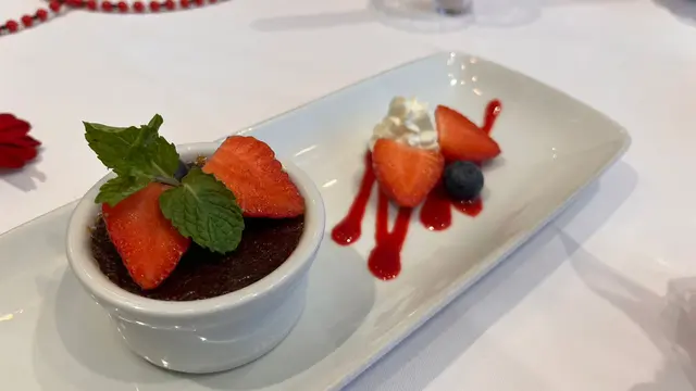 Chocolate Crème Brûlée terinspirasi oleh crème brûlée klasik dari Ruth’s Chris