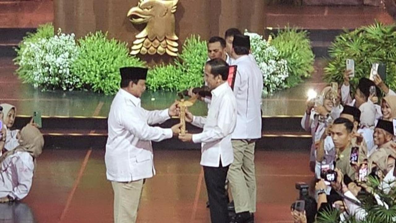 Prabowo Beri Keris ke Jokowi di HUT Gerindra, Ternyata Ini Maknanya