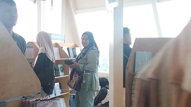 Menjelajah Dunia Lewat Buku di Atas Kapal Doulos Hope