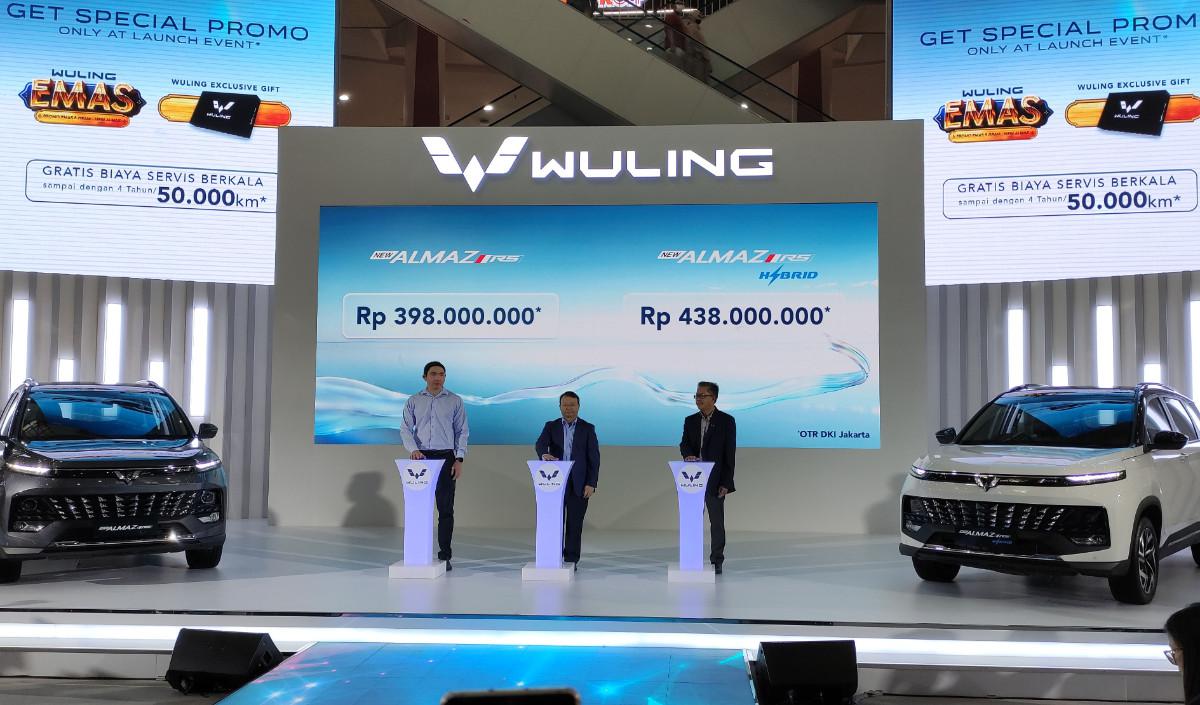 Bila series hybrid, mesin konvensionalnya bekerja (on) untuk mengisi daya baterai. Tapi roda tetap digerakkan dengan motor listrik.