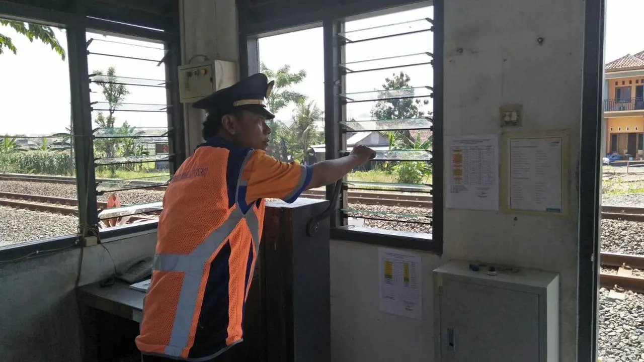 Hikayat Cinta Tahun Baru Penjaga Rel Kereta