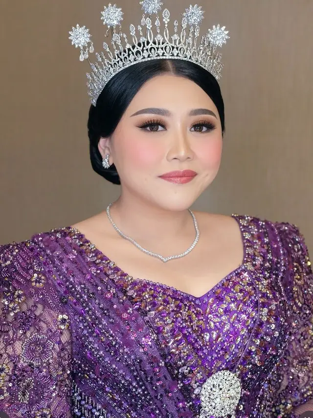 Clarissa Putri Menikah dengan adat Jawa. [@rozanajulani]