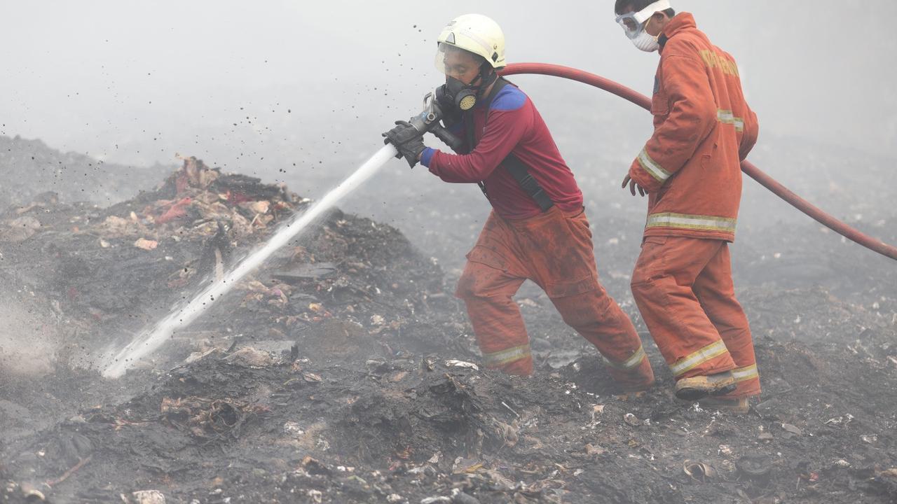 Hari ke-5 Kebakaran di TPA Rawa Kucing, Tangerang