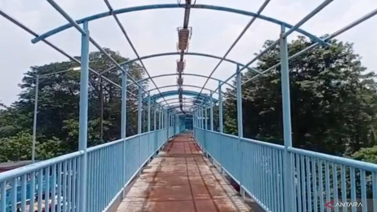 JPO Terminal Rambutan Rusak Parah, Warga Keluhkan Bahaya dan Keresahan Sosial
