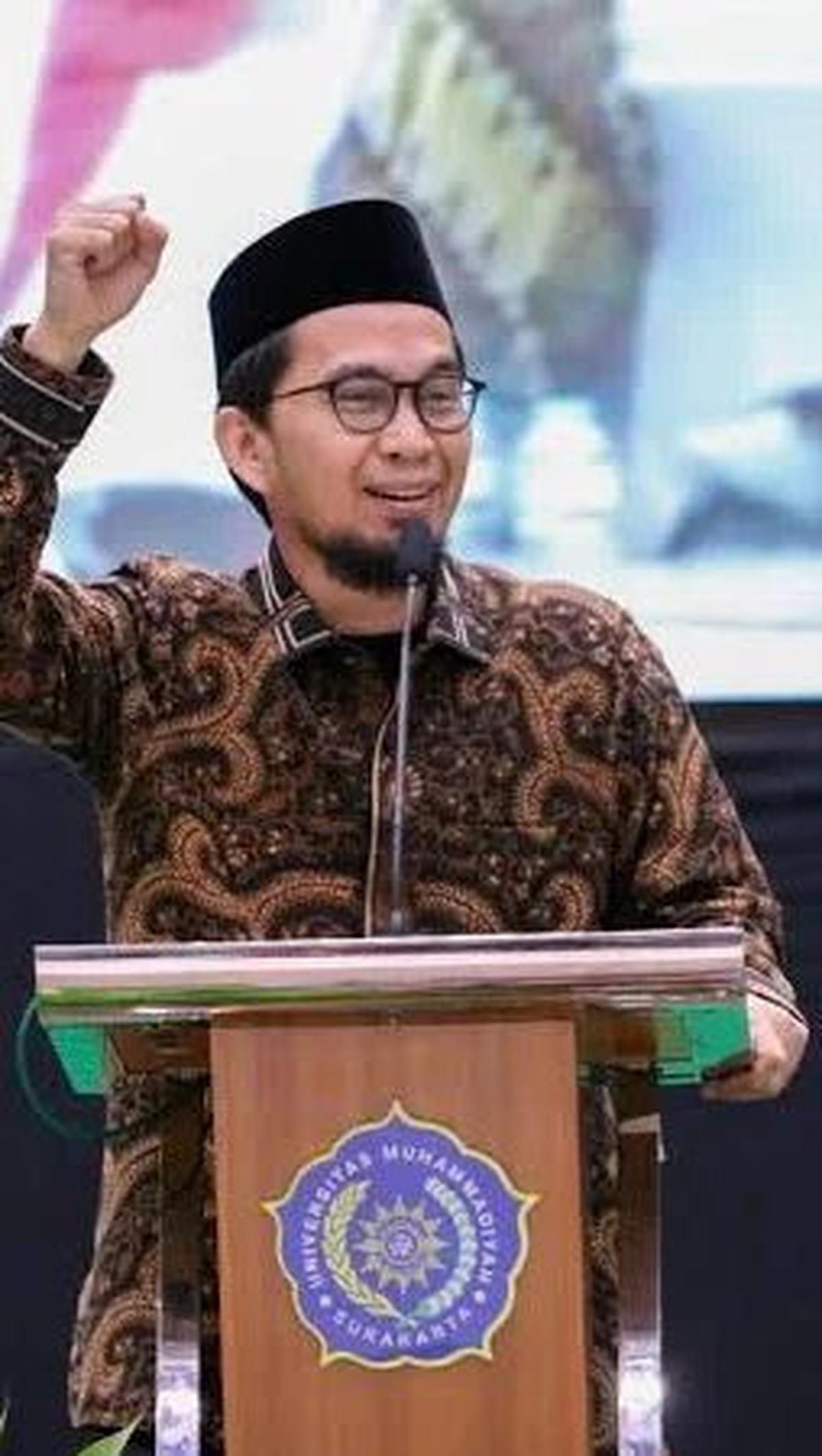 Ustaz Adi Hidayat juga memiliki pusat kajian Islam bernama Quantum Akhyar Institute yang didirikan pada tahun 2013.