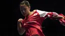 Pebulutangkis tunggal putri Jepang, Nozomi Okuhara, mengganti baju saat pertandingan BCA Indonesia Open 2017 di JCC, Jakarta, Kamis (15/5/2017). (Bola.com/Vitalis Yogi Trisna)