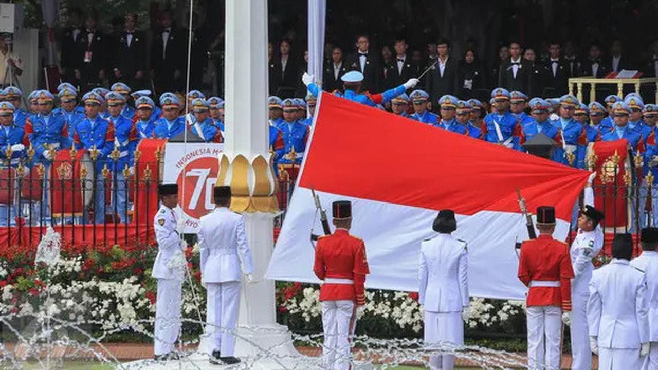 Tak Gentar, Di Bawah Guyuran Hujan Paskibraka Gladi Kotor Jelang Upacara HUT ke-80 RI