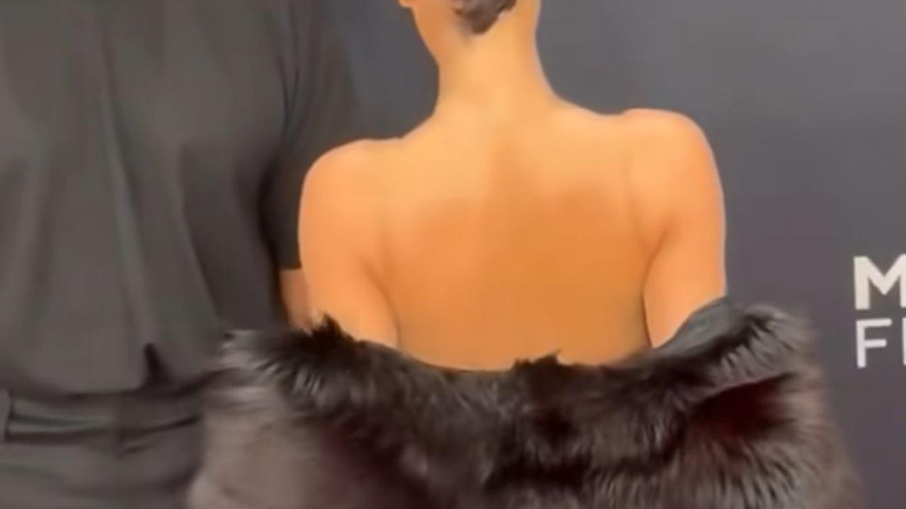 Profil Bianca Censori di Grammy 2025 Bikin Heboh Karena Tanpa Busana, Kanye West Malah Santai