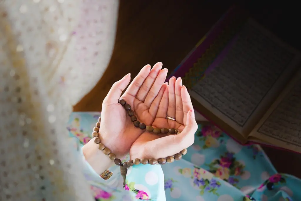 Tanpa mesra-mesraan, Ramadhan tetap bisa bikin kamu dan pacar mesra! (Foto: Pinterest/archmarafi)