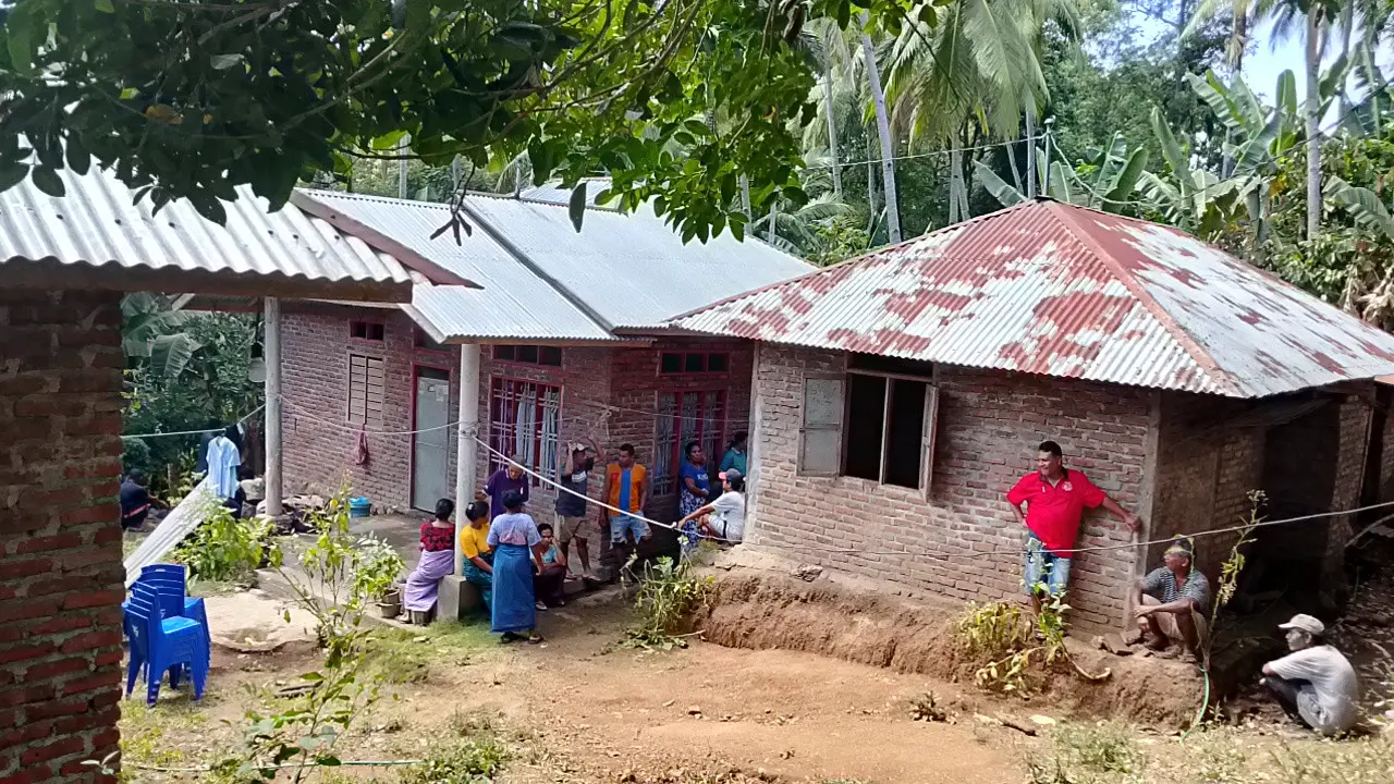 rumah siswi SMA yang gantung diri di NTT