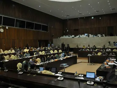 Komisi II DPR menggelar rapat untuk mengevaluasi Pilpres 2014 dengan memanggil KPU dan Bawaslu, Senin (1/9/14). (Liputan6.com/Johan Tallo)