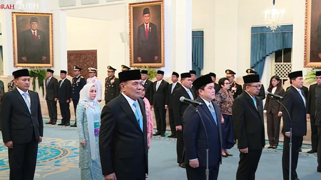 VIDEO: Hormat Prabowo ke Senior Menko Polkam Djamari Chaniago, Genggam Erat Menpora Erick Thohi